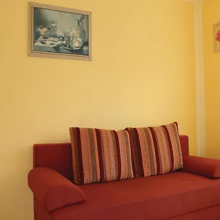 Three-bedroom Holiday In Nyaraló Lichte