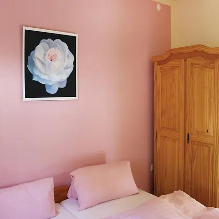 Three-bedroom Holiday In * Lichte